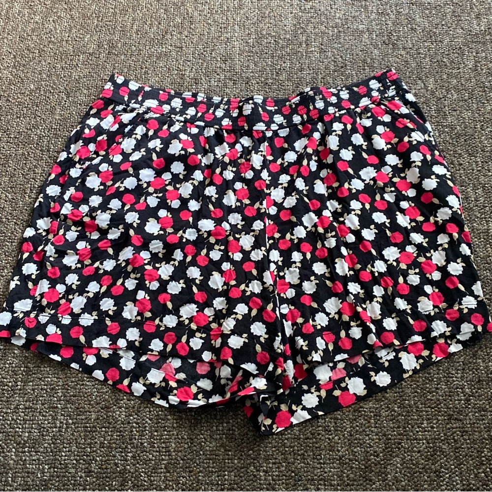 Lane Bryant Shorts Women’s Size 18/20 High Waist Black Red Mom Core Floral